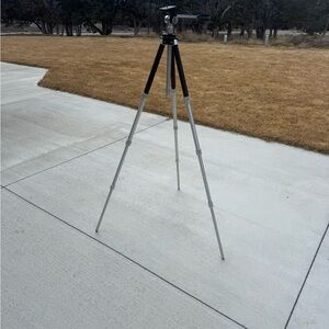 Star D Falcon Deluxe Extendable Tripod